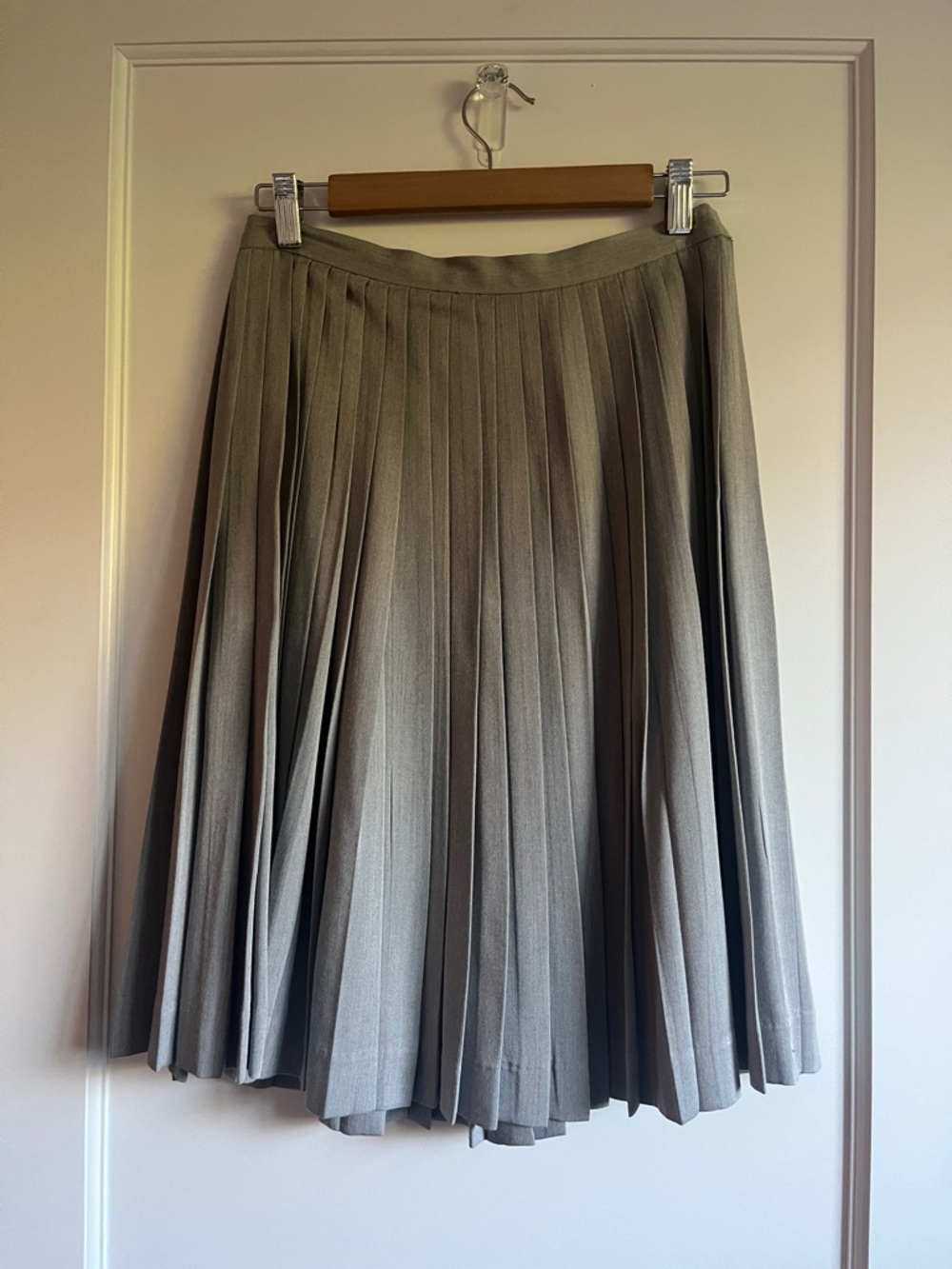 GAP Pleated Circle Skirt in Light Gray